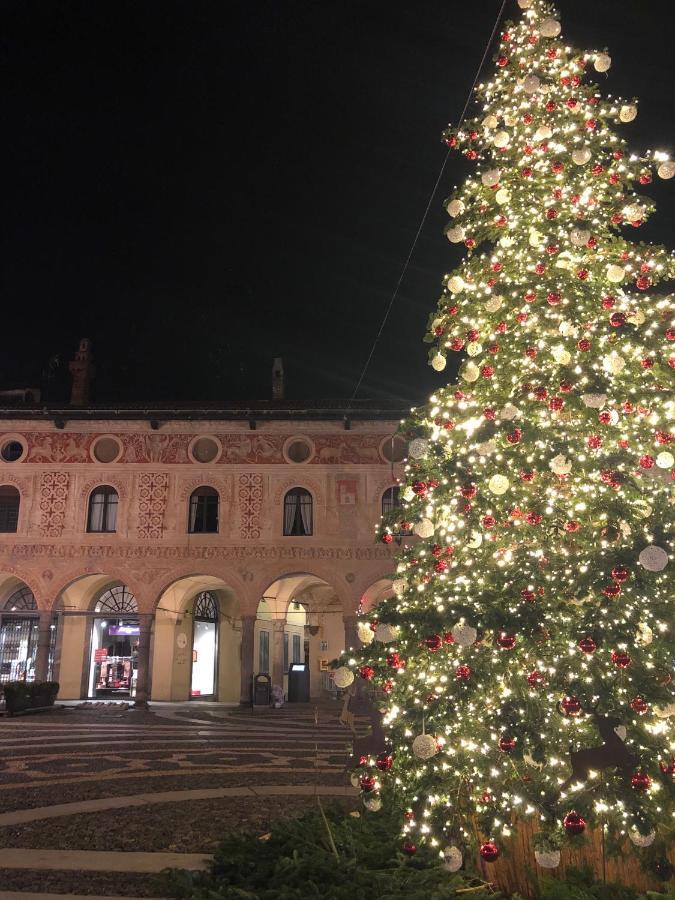 Emma Home Adiacente Alla Piazza Ducale Виджевано Экстерьер фото
